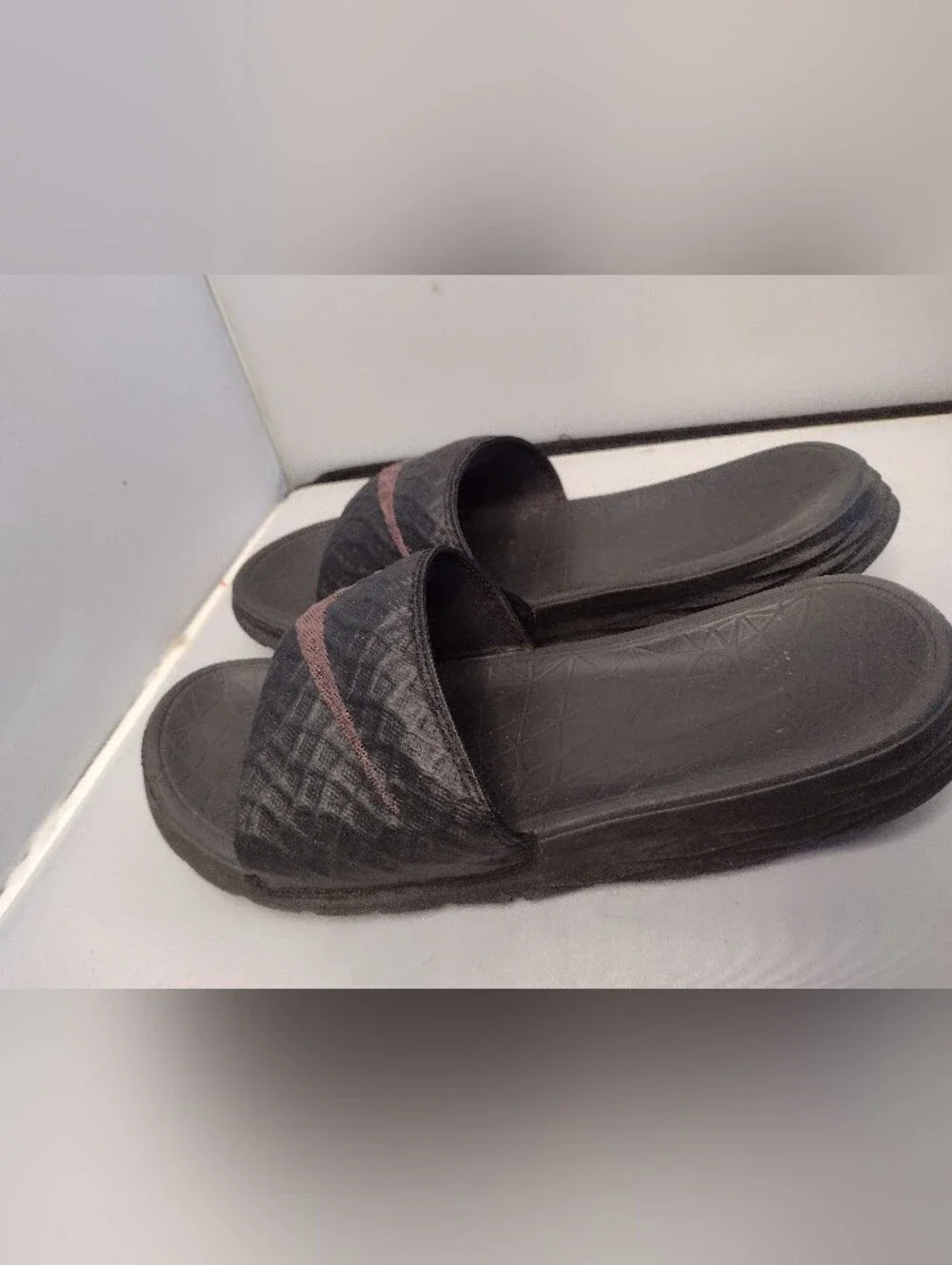 Nike Benassi Solarsoft Slides Sandals  Men's Size 7 Gray Black 705474-091 B7